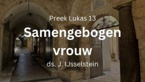 samengebogen krom gebogen vrouw